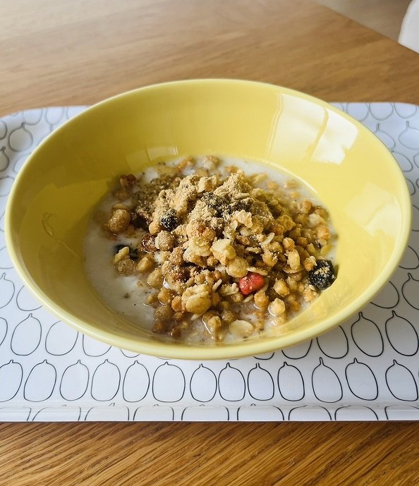 ヨーグルトとシリアル