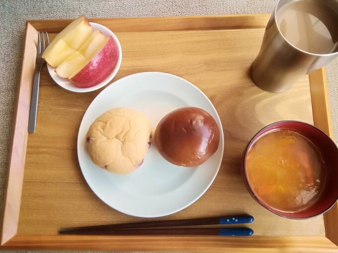 パンとスープの朝食