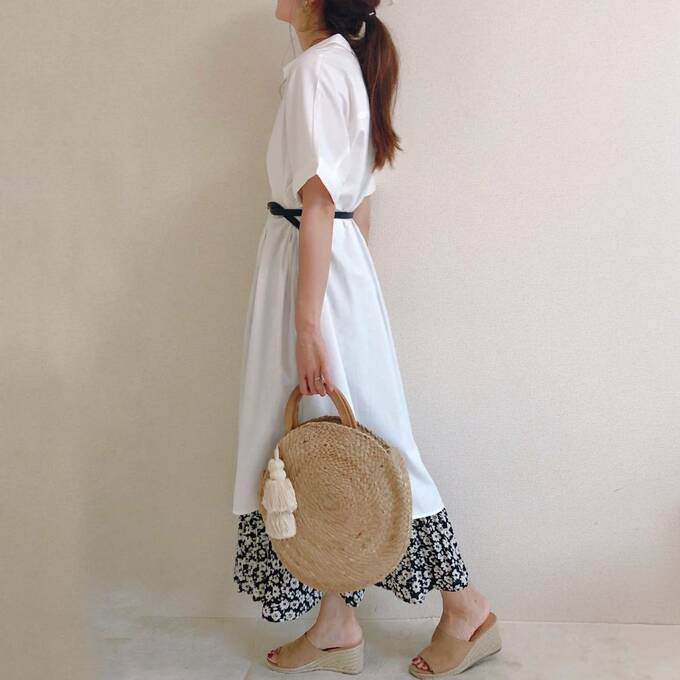 スカートと合わせたレイヤードコーデ