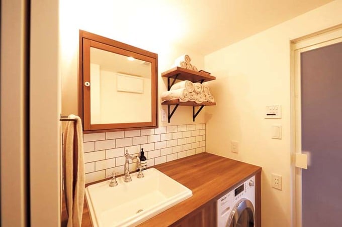 収納が充実したオリジナルの洗面台