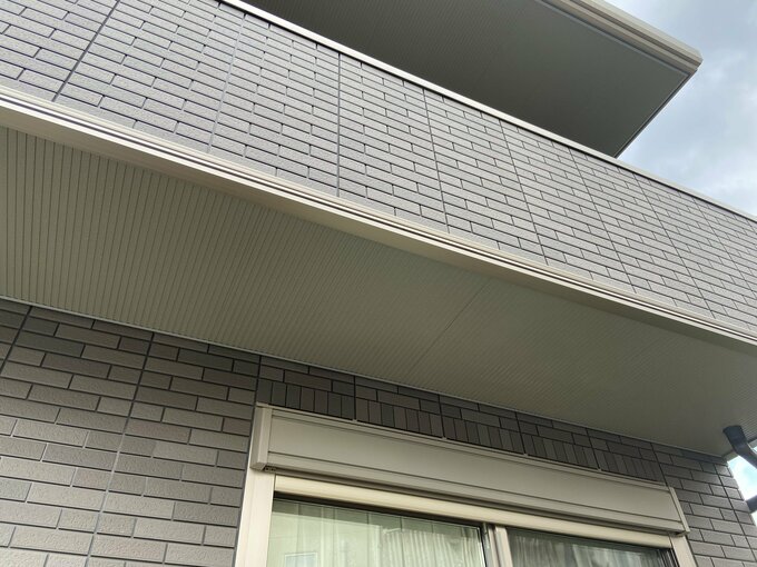 外から見たベランダ