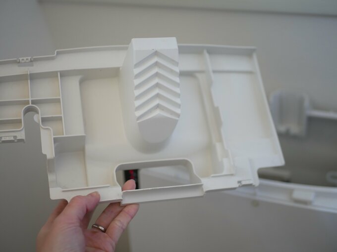 トイレタンクのフタ