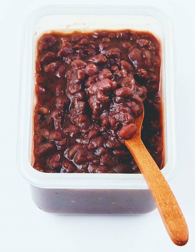 タッパーにあんこ