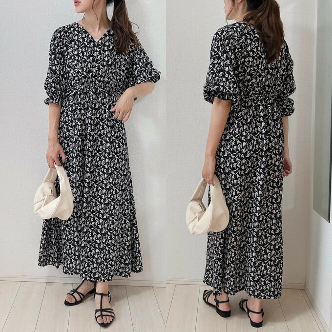 リーフ柄プリントワンピース着用