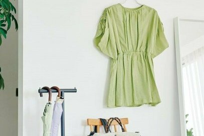 雨の日を快適にするおすすめアイテム3選。傘は「くすみカラー×無地」がいい