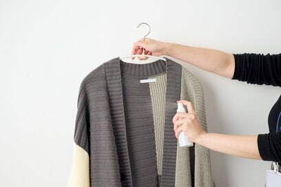 110円「静電気ガードミスト」で服がパチパチしにくい。ダイソー＆セリアにある《冬の便利グッズ》8つ