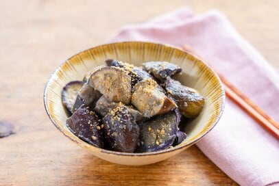 じゅんわり口の中でとろける「ナスの酢みそあえ」。材料をまぜてレンチンするだけ