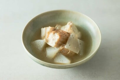 シンプルなのに究極の「おでん」。厚揚げと大根のみでも食べ飽きない＜長谷川あかりさんレシピ＞