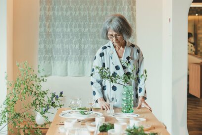 85歳、現役アパレルショップ店員。79歳で「働きたい」と強く思い履歴書を送るまで