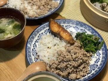 40代、夕飯は「一汁二菜」に固定。献立決めがラクになる朝習慣と冷蔵庫の工夫