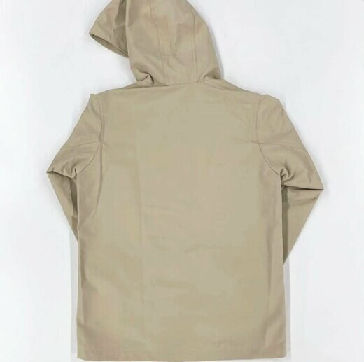 マウンテンパーカーの背面