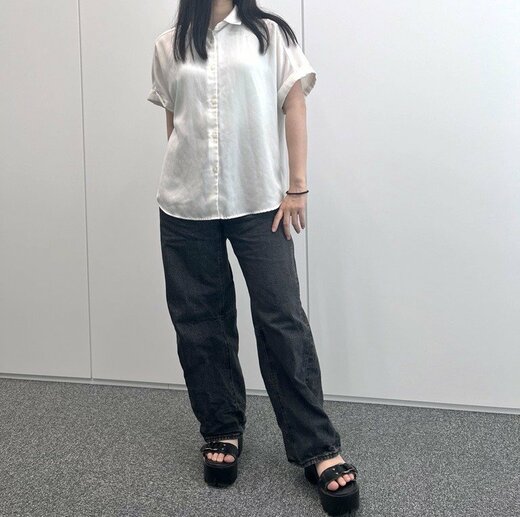 白シャツアウト