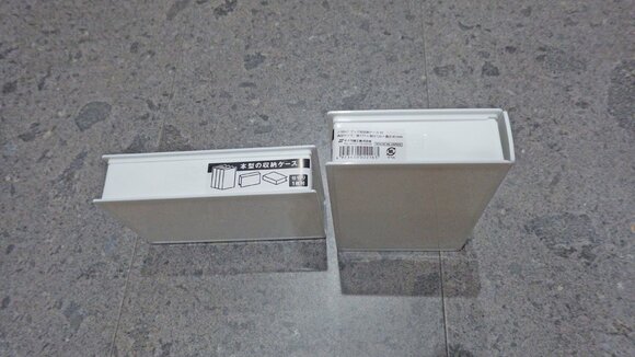 100円のブック型ケース