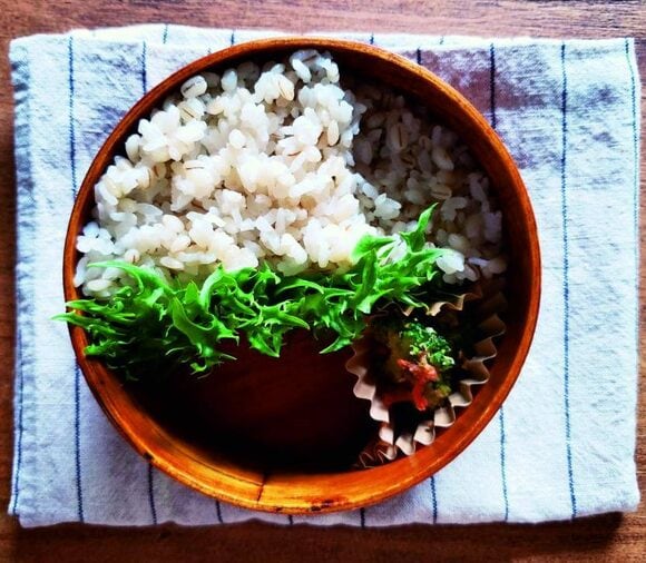 お弁当を詰める様子