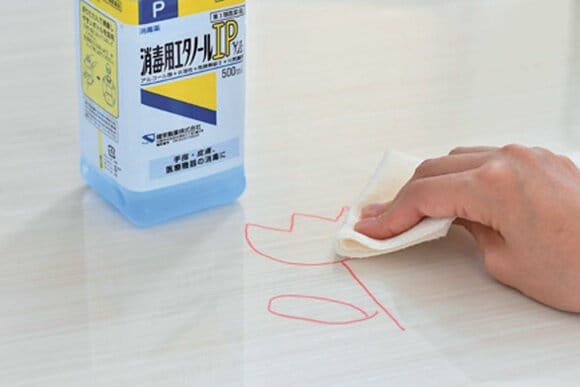 床の落書きを原液でおとす