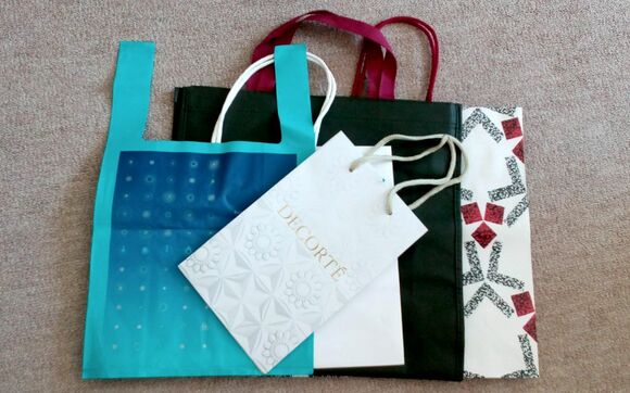 あき箱とショップの袋