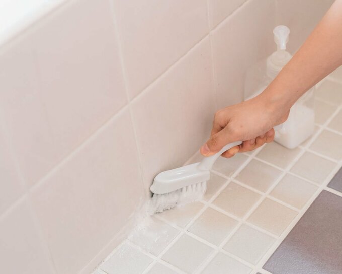 お風呂のコーナーブラシで掃除