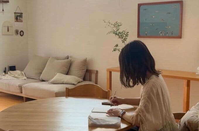 家計簿をつけるつっつさん