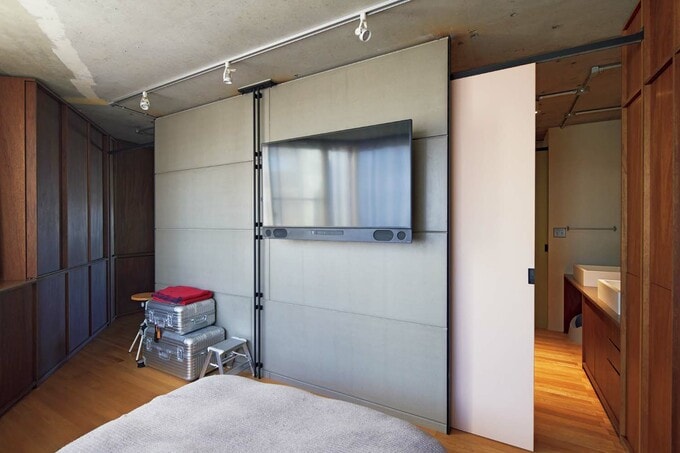 寝室のセメント板の壁