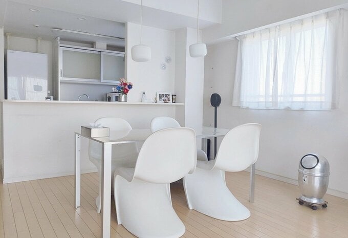 カーテンの枚数を減らしたら、部屋も広くみえるように