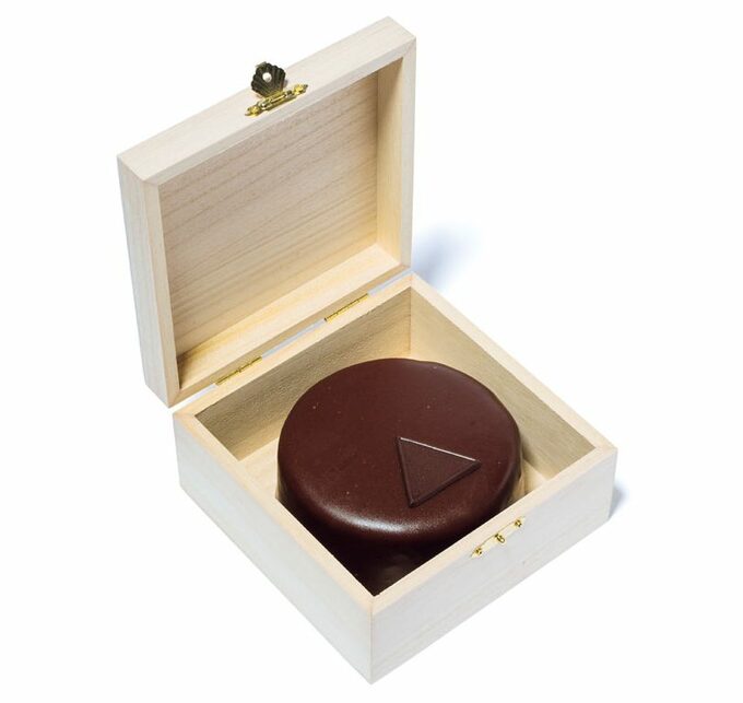 箱に入ったザッハトルテ