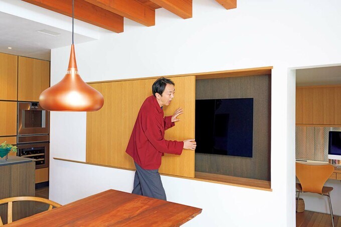 テレビは引き戸で目隠し