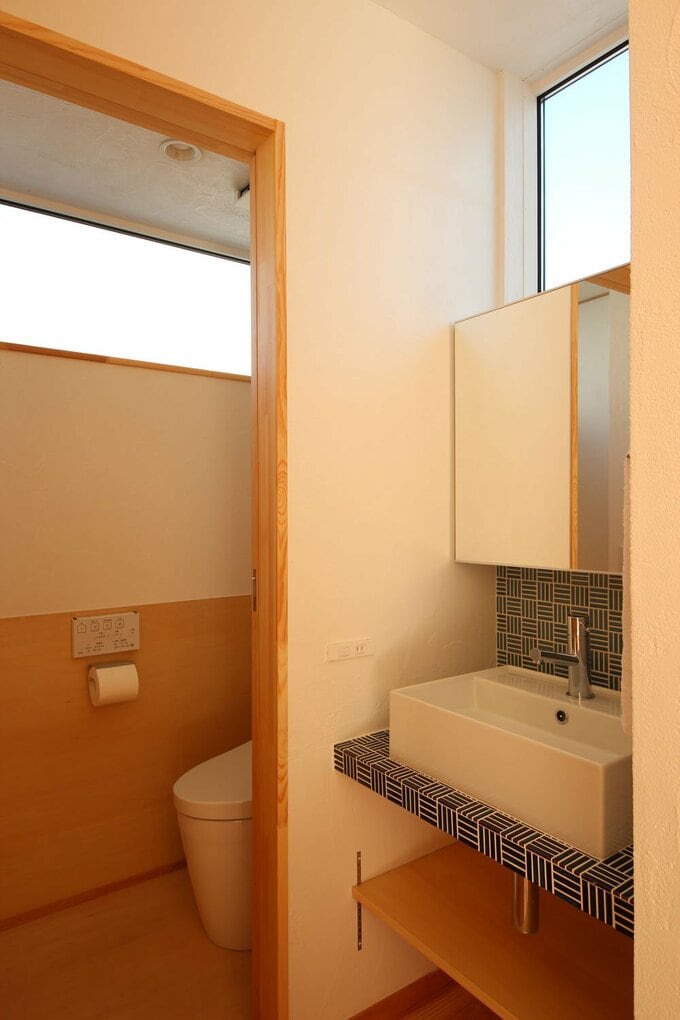 短い動線のトイレ&洗面