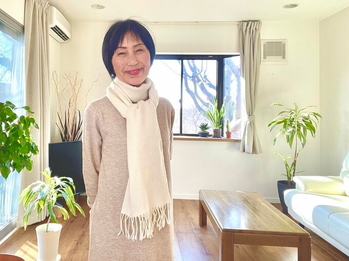 白いストールとワンピース