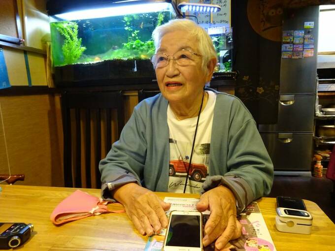 座る森田富美子さん