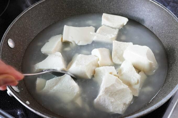 フライパンにお豆腐