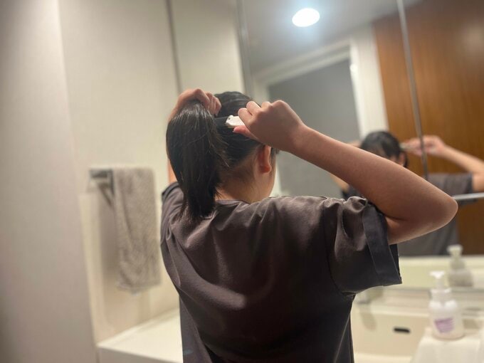 ヘアアレンジをするharuさんの子ども