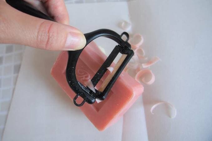 ピーラーで削る