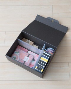 仕切りを入れて、一緒に使うものをひとまとめに