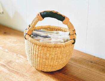 「生活感」を隠しながら実用性アップ。インテリアになじむ日用品のしまい方