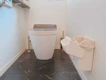 山崎実業や無印良品で「浮かせる収納」。トイレや洗面所の掃除が激ラクに