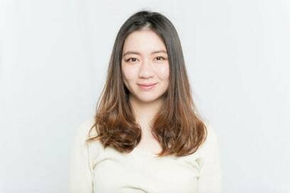 失敗しない大人の巻き髪。髪に跡がつかず、ゆるっと仕上げるコツ