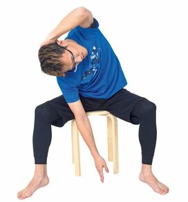 つらい腰痛に効く～。デスクワークの合間に１分ストレッチ