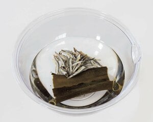 耐熱ガラスボウルに（1）と（2）、水を入れ、ラップなしで電子レンジ