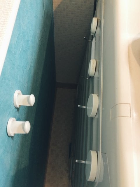 洗濯機と壁の間にフック