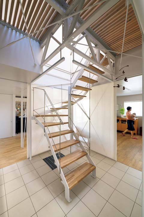 家の中央にある階段