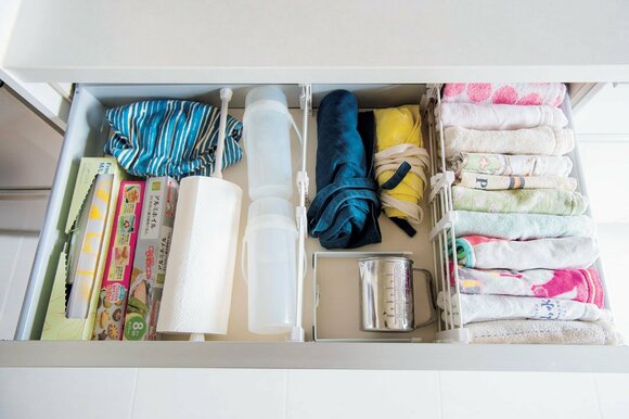 キッチン下 突っ張り棒で仕切り