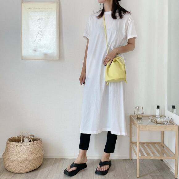 レイヤードコーデ黄バッグ