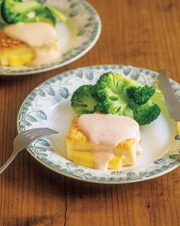 チーズ入り豆腐ステーキ明太子マヨソース