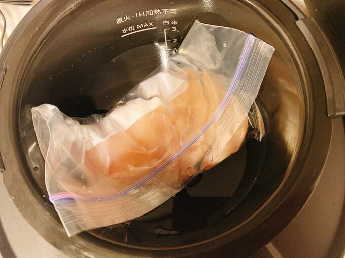ホットクックにポリ袋に入った鶏ムネ肉
