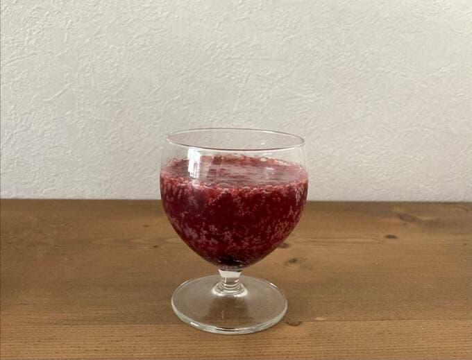 グラスに自家製サワーシロップ