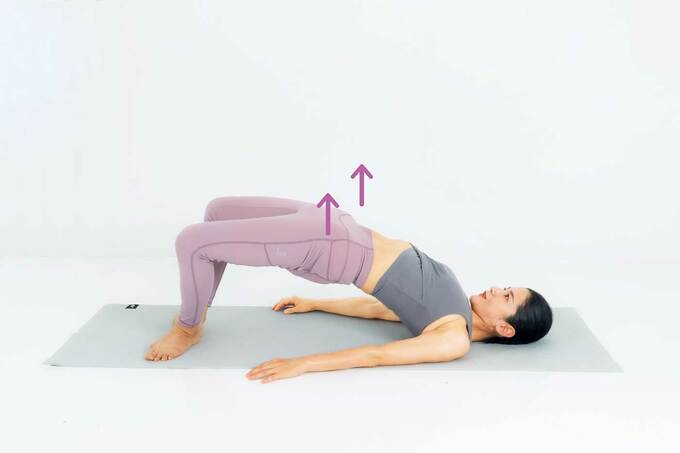 カエル体操をしている人