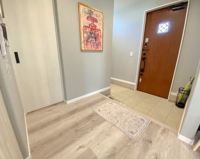 リビングから見た来客用玄関