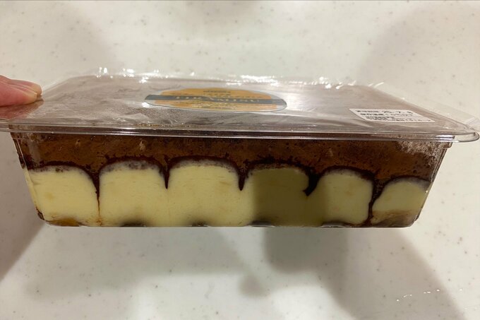 ティラミスの横幅。ボリュームたっぷり!