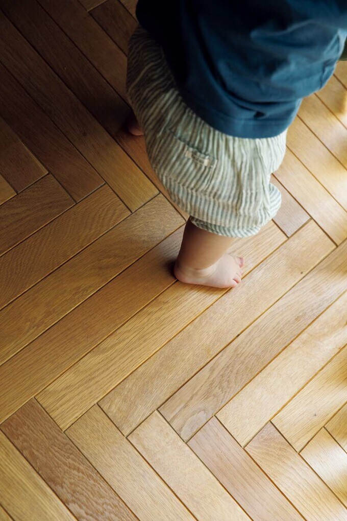 ヘリンボーン張りの床