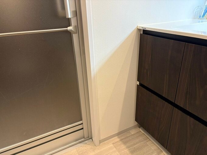 浴室のすぐそばにある洗面所下の収納